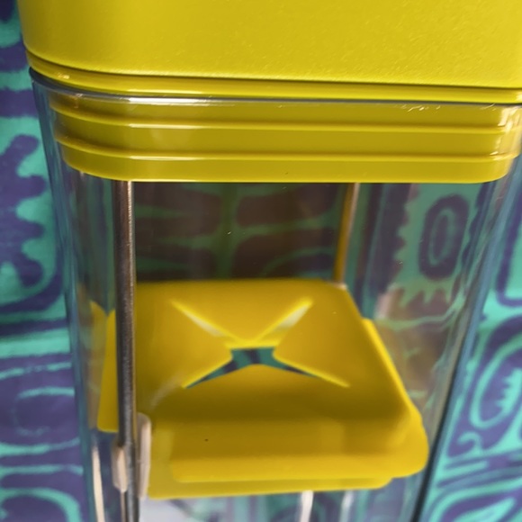 Chef’n Herbfresh Keeps Herbs Fresh Longer - Picture 11 of 11